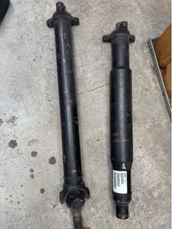 2010 Camaro SS TR6060 Complete Driveshaft w/ Carrier Bearing & 4 New Guibos