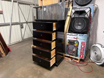 Tall boy 5-drawer dresser $150