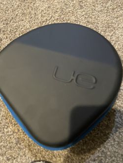 UE Headphone - great noise cancelling for flights or games