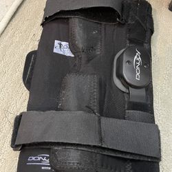 Knee Brace 