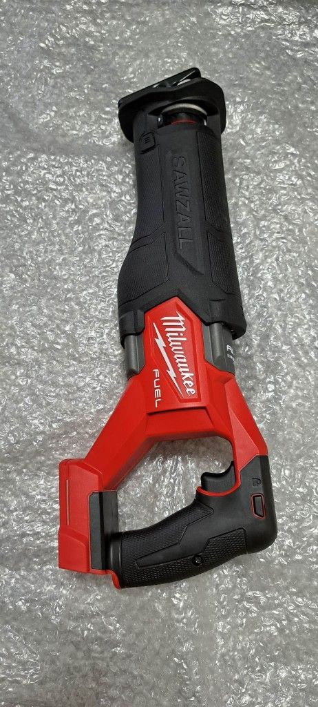 MILWAUKEE M18 FUEL BRUSHLESS CORDLESS SAWZALL TOOL ONLY