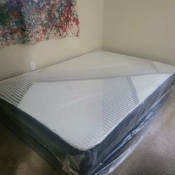 NEW QUEEN-SIZE MATTRESS AND BOX SPRING 🆕️