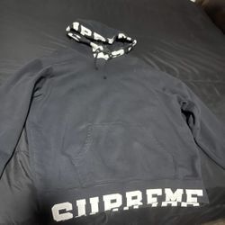 Supreme Hoodie Size L