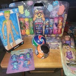 💖NEW 7 BUNDLED TOYS, ONE PRICE. SEE ALL PICTURES. RETAILS $39