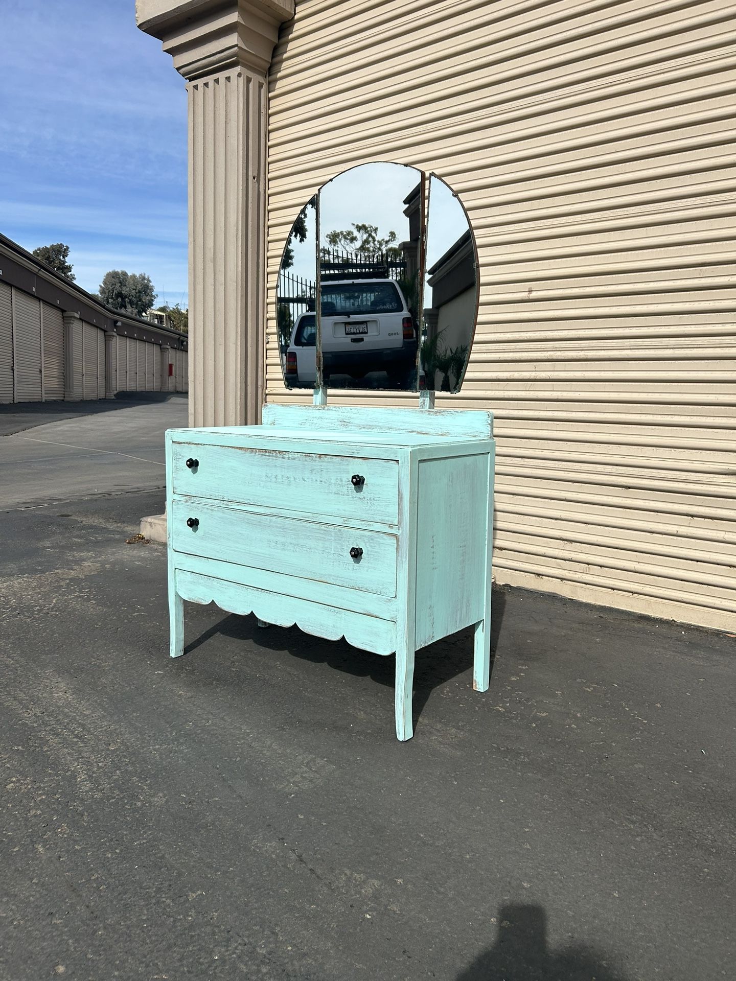 1930’a Shabby Chic Vanity Dresser