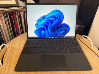 Surface Pro 8 i7 16GB 512GB + Keyboard – Excellent