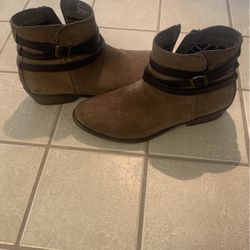 White Mountain Heel Boots