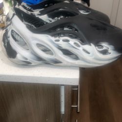 Adidas Yeezy Foam Runners – Worn Twice – Women 6.5