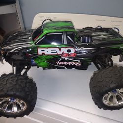 Traxxas Revo 3.3
