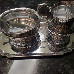 CREAM AND SUGAR SET - EXCELLENT CONDITION 