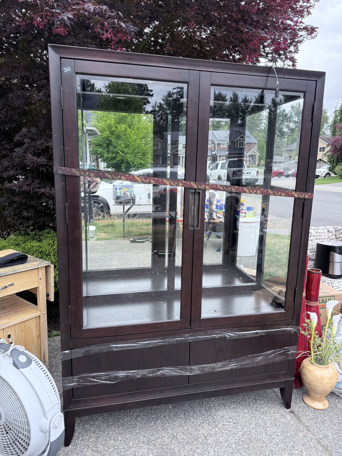 Cabinet W/glass Shelf’s