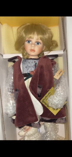 CONNOISSEUR COLLECTION DOLL  from Seymour Mann 