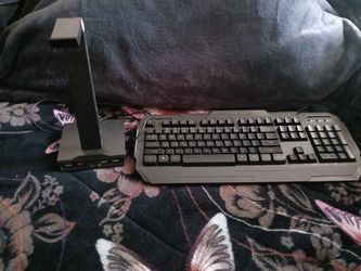 Lgb key board and head stand with usbc ports