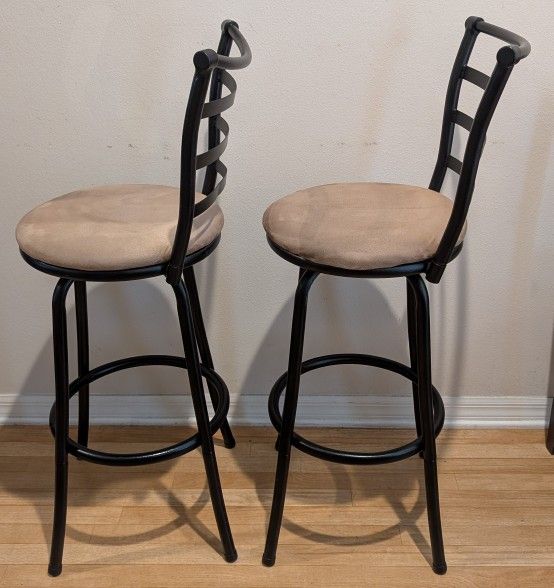 Rotating Metal Bar Stools