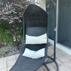 Crescent / Moon Shaped Hanging Egg Chair