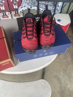 Nike Red Vapors Size 9.5 In Man $40