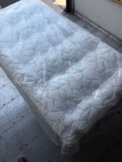 Twin size bed mattress king koil modern luxury euro top luxury firm Serta Sealy Stearns & foster reserve lux estate saatva avocado purple nectar Caspe