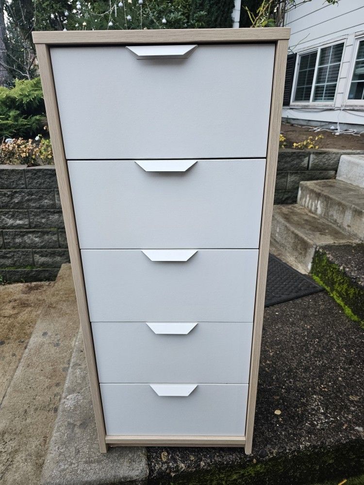 Dresser IKEA Askvoll