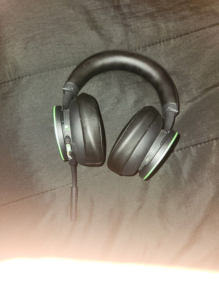 Xbox One or series wireless headset