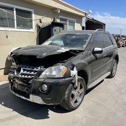 Parting Out! 2009 Mercedes ML550 For Parts!