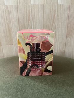 Valentino Donna Born in Roma Intense
