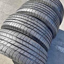 225 65 17 vendo un set de llantas usadas en excelente condición marca Michelin🚀✅🚗