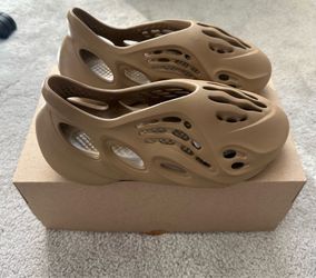 Adidas Yeezy Foam Runner Size 7 Clay