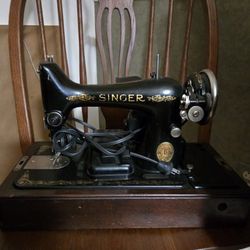 Vintage SINGER portable