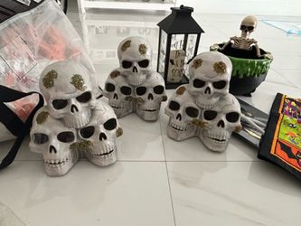 Stacked Skull Halloween Decoration Set