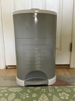 Dekor diaper pail (optional cloth diaper liners)