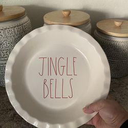 Rae Dunn “Jingle Bells” pie plate 