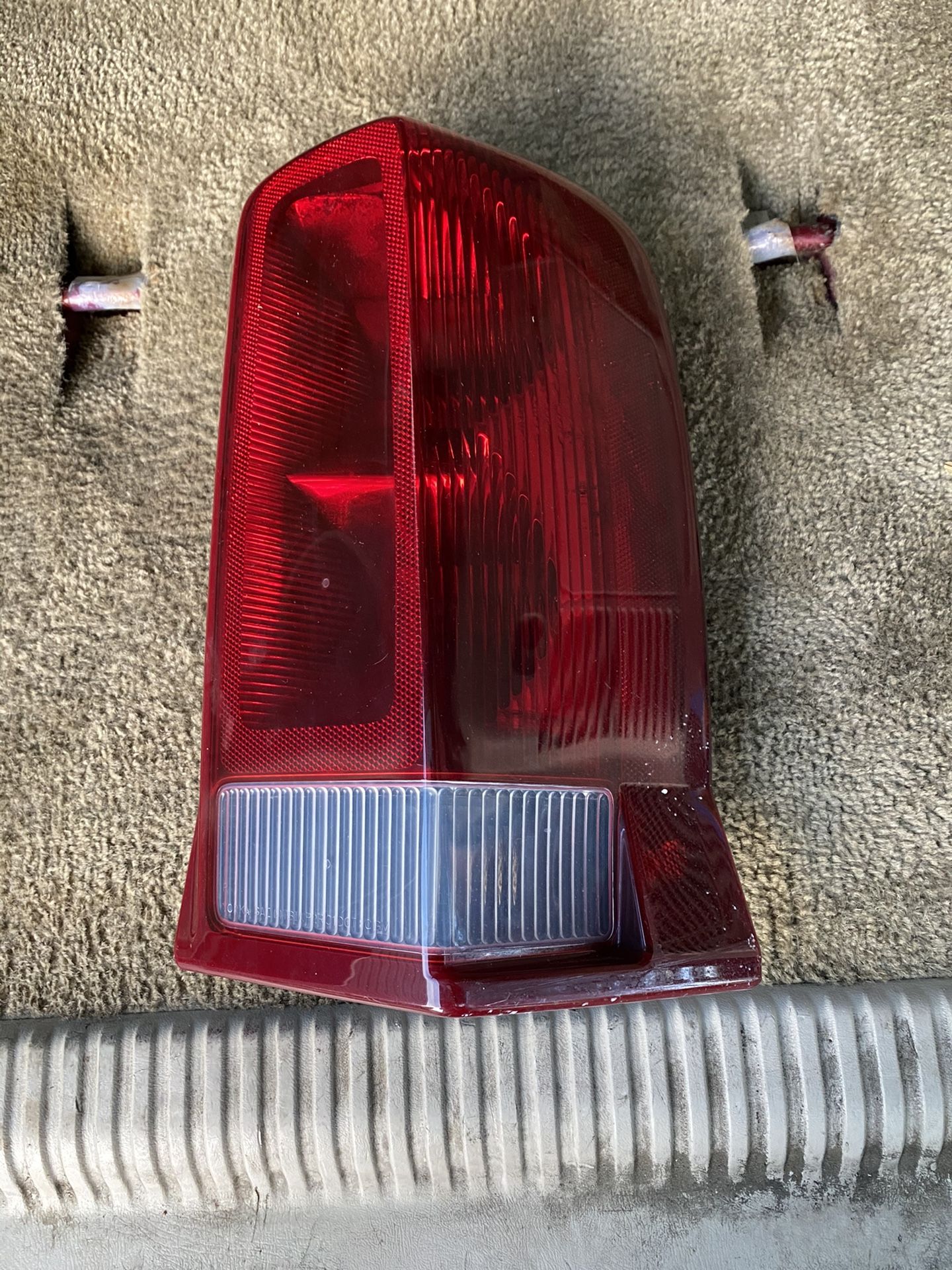 2002-2006 Cadillac Escalade right rear taillight housing