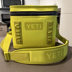 YETI HOPPER FLIP 8 SOFT COOLER / FIREFLY YELLOW