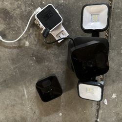 1 Blink Flood Light With Camera. 1 Outdoor Camera. 1 Doorbell Camera. 2 Modules. 