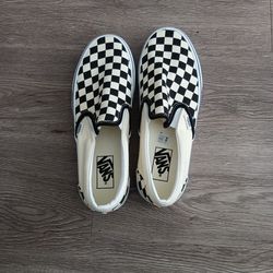 Classic Checkered Men's vans Size 7.5