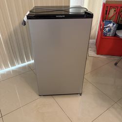 Frigidaire small refrigerator like new conditions price is firm pic up South Arlington k