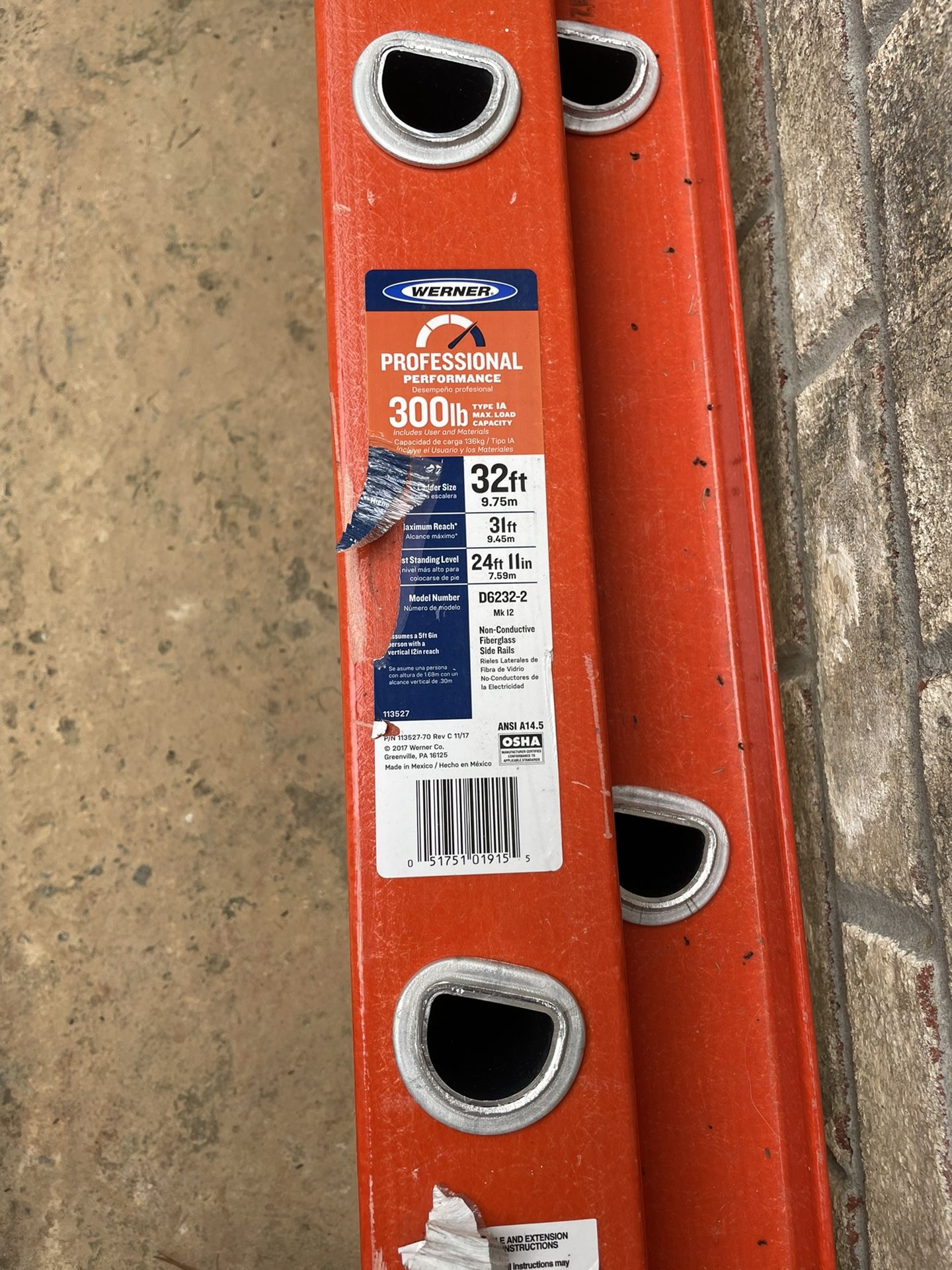 Werner 32 Ft 300 Lb Ladder 