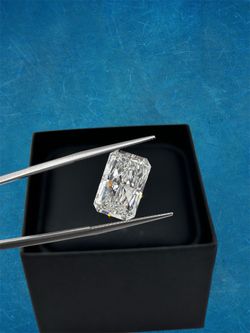 10.09 Carat Weight lab-grown radiant Certified Diamond