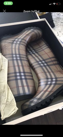 Women Burberry rain boots size 37 (US7)
