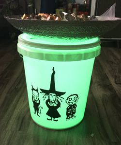 Color changing lightning Bucket