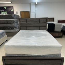 Queen Bed With  Queen Mattress And Box Spring 