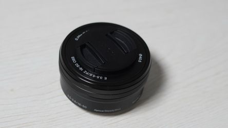 Sony E 16-50mm f/3.5-5.6 PZ OSS Lens Like new