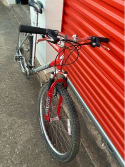 Specialized Rockhopper Mountain Bike - Great Condition