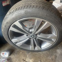 Mercedes S550 2 Rims 1 Tire 19