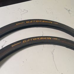 700c 32 Mm. Gator Skins. Continental