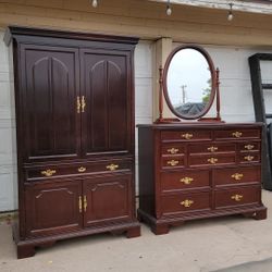 HIGH QUALITY 9 DRAWERS DRESSER AND ARMOIRE FOR SALE! IN GREAT CONDITION, DELIVERY AVAILABLE 