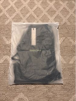 Black essential shorts