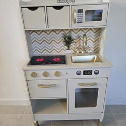 Kids Play Kitchen Like New