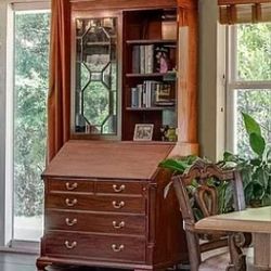 Georgian writing desk with hutch.