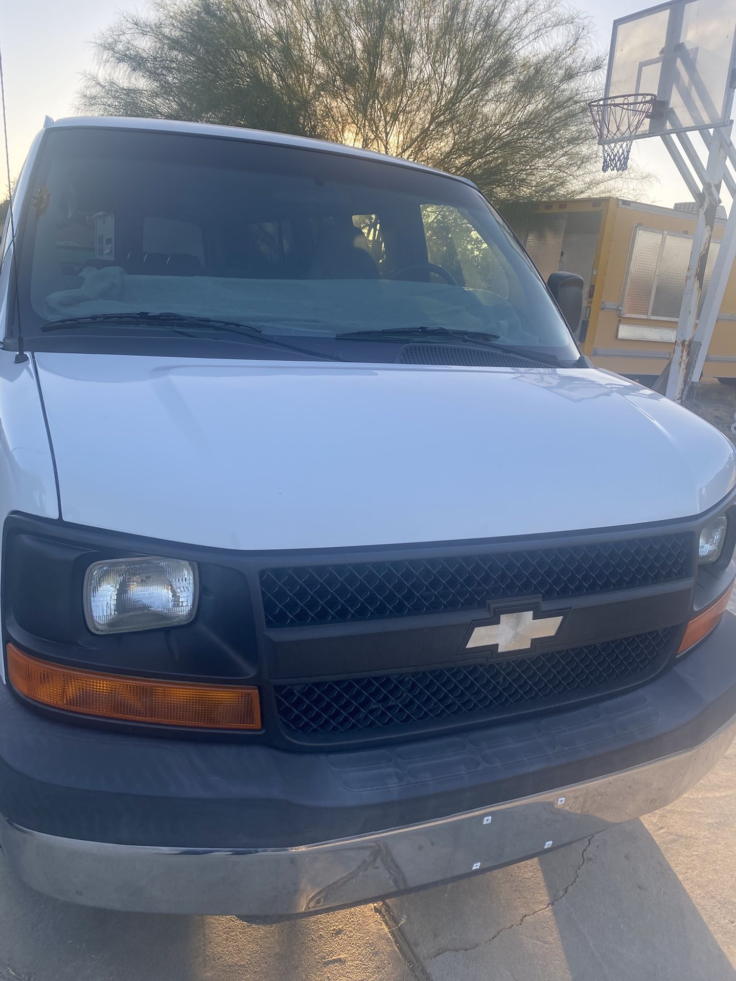 2008 Chevy 3500 Extended Express 